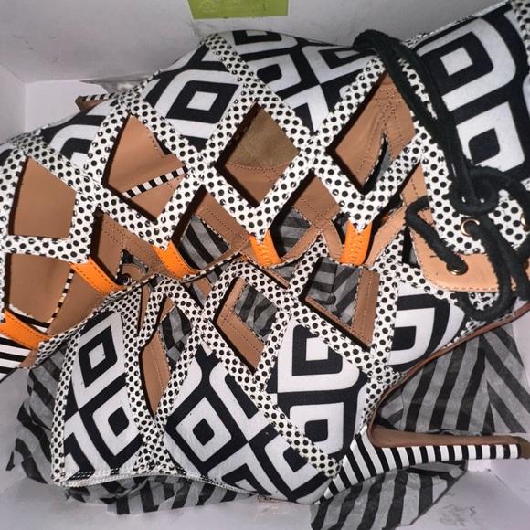 Comfortable sandals. Deserve a home to be worn more - Picture 3 of 3